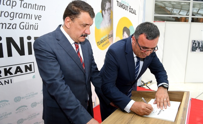 Gençler İçin Turgut Özal Kitabı İmza Günü