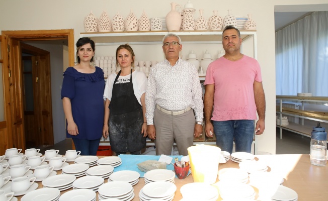 Battalgazi Belediyesi Seramik Atölyesinde Hediyelik Eşyalar Üretiyor