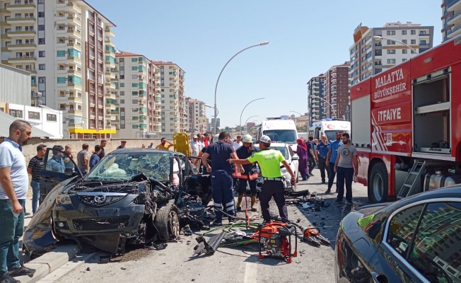 Tecde Yolunda Zincirleme Kaza: 9 Yaralı