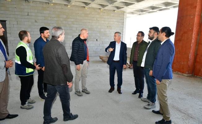 Başkan Çınar, Yeni Belediye Hizmet Binası İle Millet Bahçesi Alanını İnceledi