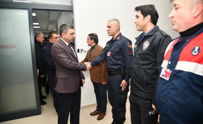 Vali Şahin'den Polis Telsizi ile Yılbaşı Anonsu