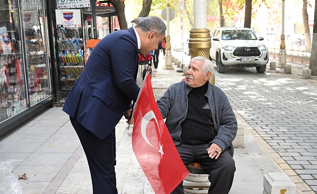 Cumhuriyetin 100. Yılında 10 Bin Bayrak Dağıtıldı