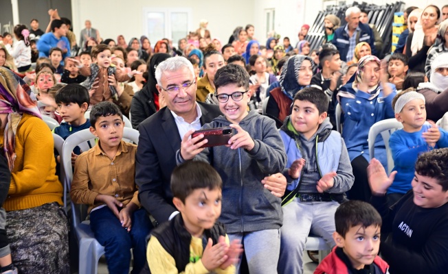 Osman Güder Depremzede Çocukların Yanında