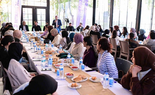 Osman Güder ÜNİAK Üyelerini Ağırladı