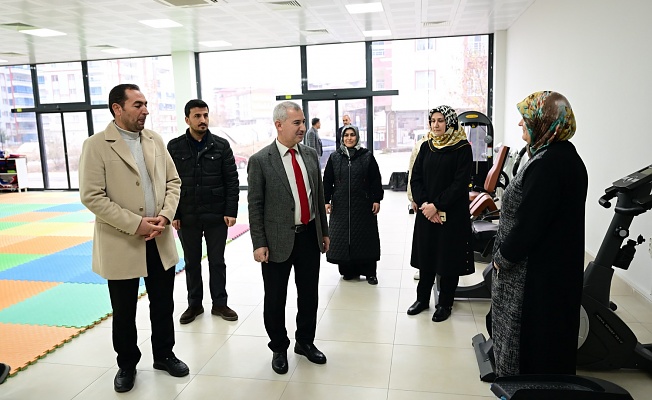 Başkan Çınar, Yeşiltepe'deki Aile Danışmanlık ve Spor Merkezini İnceledi