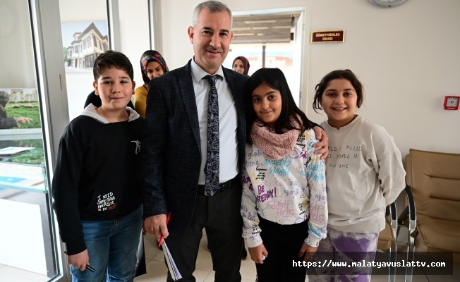 Mehmet Çınar'dan Ders Çalışan Öğrencilere Ziyaret