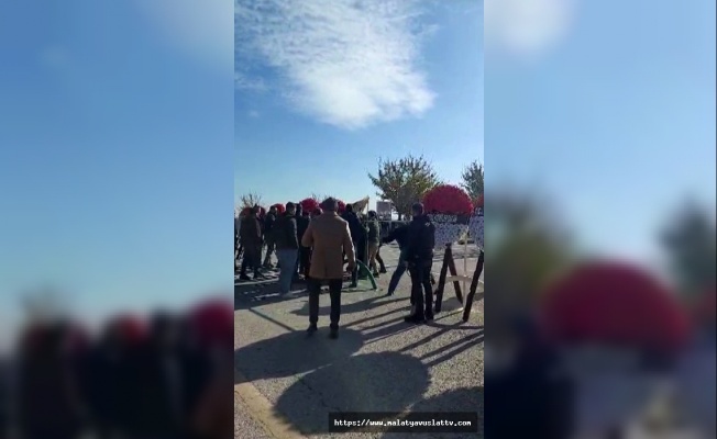 Malatyalı Şehidin Cenazesinde CHP'ye Tepki