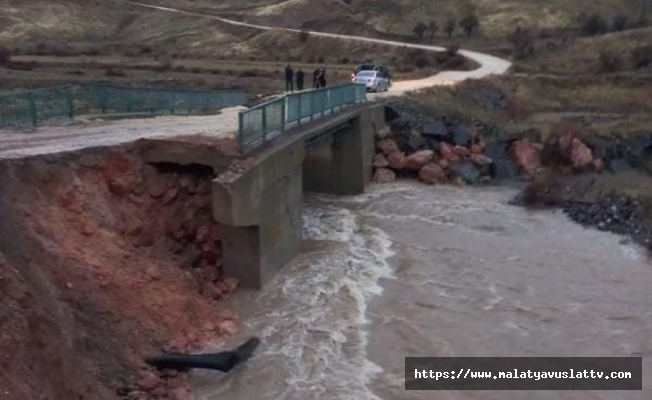 Sağanak Yağış Sonrası Köprüler Çöktü!