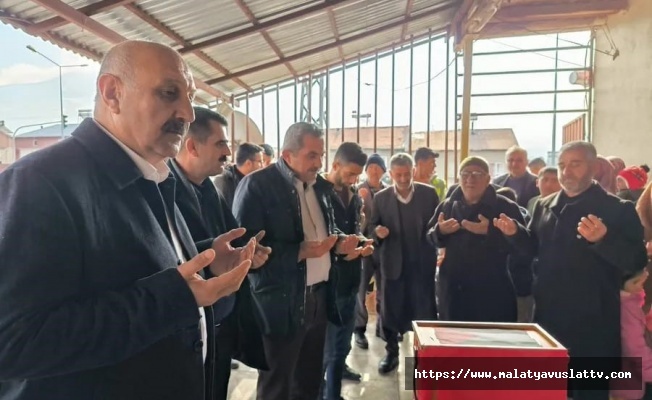 Doğanşehir'de Filistin'e Destek İçin Yardım Kampanyası Doğanşehir'de Filistin'e Destek İçin Yardım Kampanyası