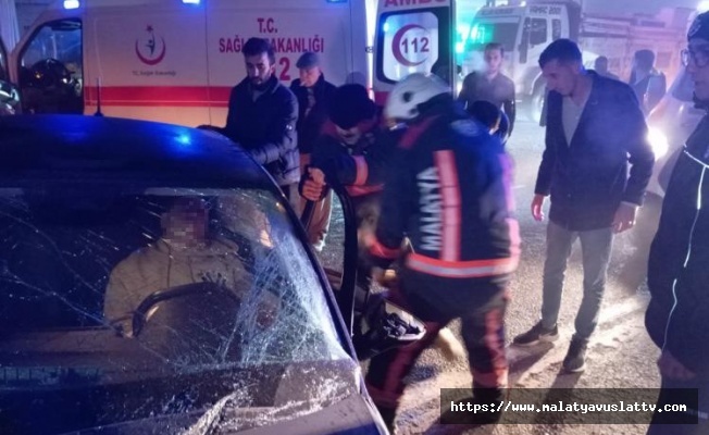 İki Araç Feci Şekilde Çarpıştı 1 Ölü 5 Yaralı