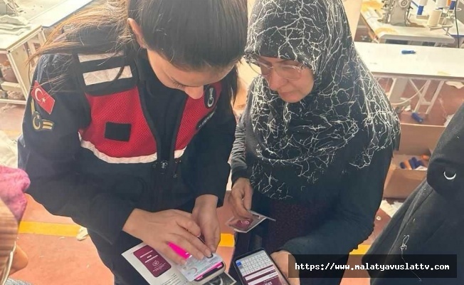 Jandarma Ekipleri KADES Uygulamasını Tanıtmaya Devam Ediyor Jandarma Ekipleri KADES Uygulamasını Tanıtmaya Devam Ediyor