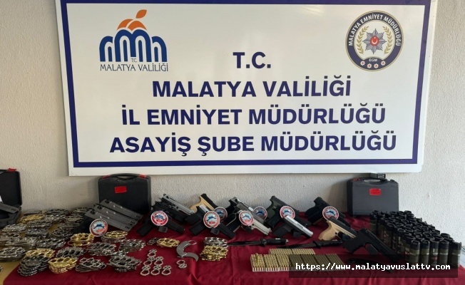 Malatya’da Çok Sayıda Silah ve Bıçak Ele Geçirildi