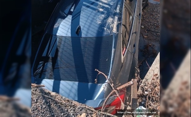 Otomobil İle Çarpışan Araç Sulama Kanalına Düştü: 1 Yaralı