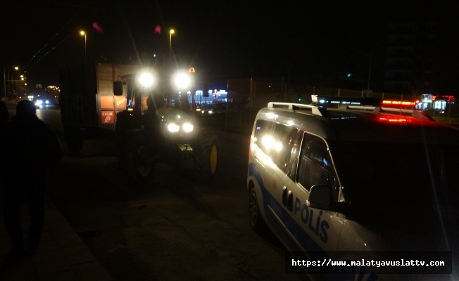 Traktör İle Hafif Ticari Araç Çarpıştı: 1 Yaralı