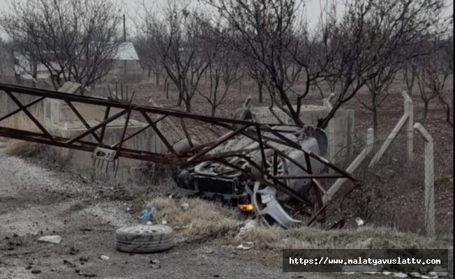 Yola Düşen Kabine Çarpan Otomobil Takla Attı: 2 Yaralı