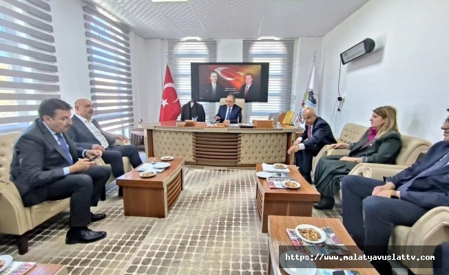 Bakan Özhaseki, Doğanşehir Belediyesi'ni Ziyaret Etti