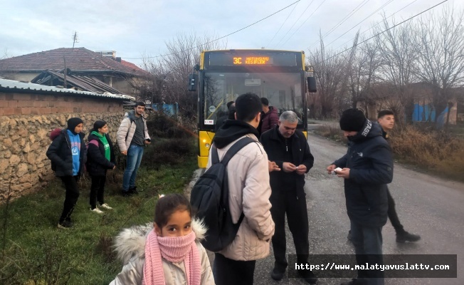 Belediye Otobüsü Yine Arızalandı, Yolcular Yolda Kaldı