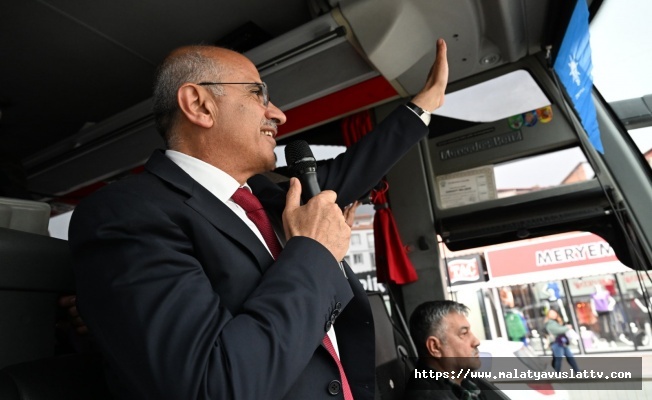 Er, Seçim Turu Yaparak Vatandaşları Selamladı