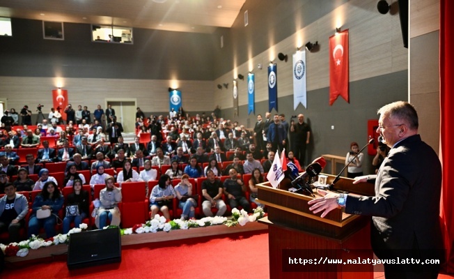 Yazıcı "Turgut Özallı Yıllar" Konulu Konferansa Katıldı