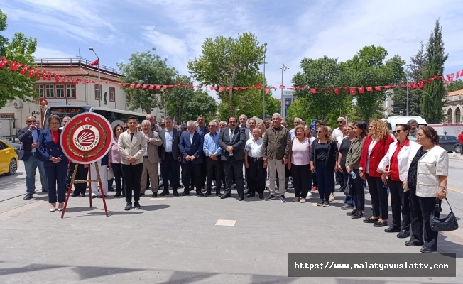 CHP’den Atatürk Anıtına Çelenk