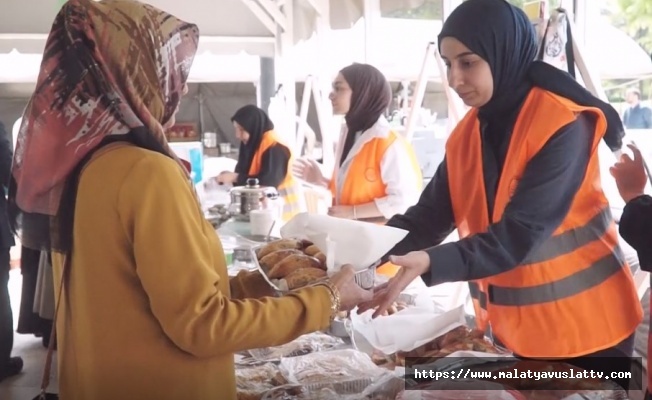 Gönüllüler Gazze İçin Kermeste Buluştu