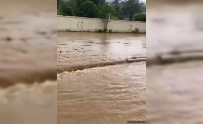 Sağanak Etkili Oldu, Yollar Göle Döndü