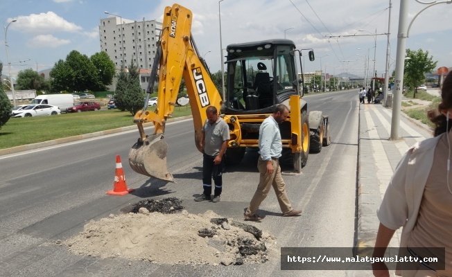 Malatya'da Yolda Çökme Meydana Geldi