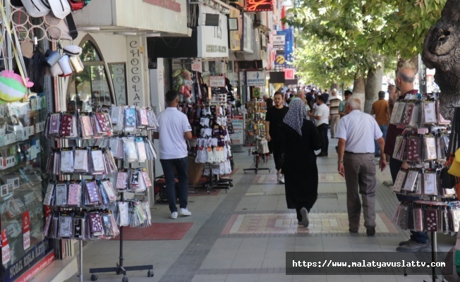 Kışla Caddesi'nde Elektrik Kesintisine Esnaftan Tepki