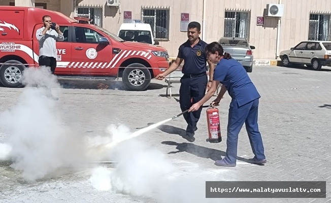 Malatya'da yangın söndürme tatbikatı yapıldı Malatya'da yangın söndürme tatbikatı yapıldı