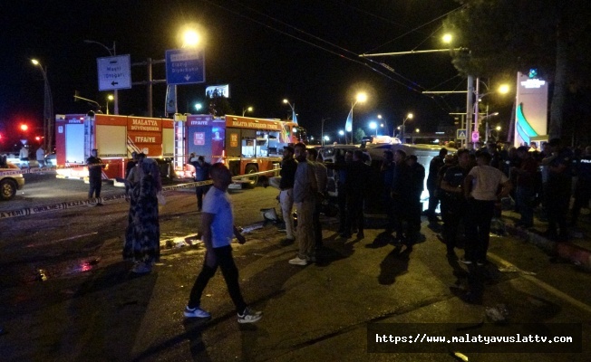 Servis Aracı ile Otomobil Çarpıştı: 1 Ölü, 13 Yaralı