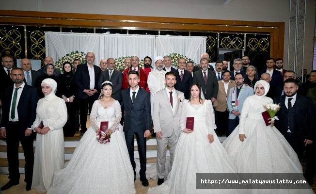 Malatya’da 100 Çift, Toplu Nikah Töreniyle Dünyaevine Girdi Malatya’da 100 Çift, Toplu Nikah Töreniyle Dünyaevine Girdi
