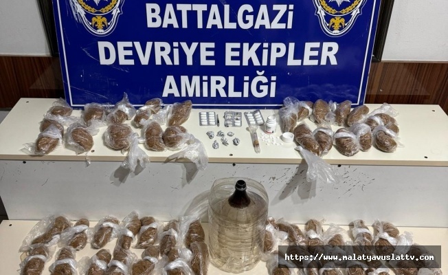 Sokak Satıcılarına Operasyon: 2 Gözaltı Sokak Satıcılarına Operasyon: 2 Gözaltı