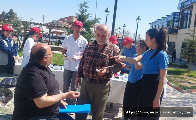 Akçadağ'da Öğrenciler, Halkın Şeker ve Tansiyonunu Ölçtü