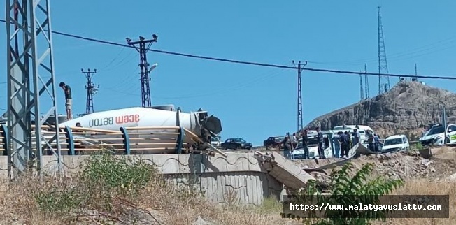 Hekimhan’da Devrilen Beton Mikseri Ulaşımı Aksattı