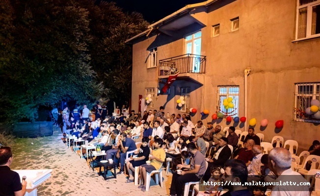 Köy Meydanı Beyaz Perdeye Dönüştü, Çocuklar Sinema Keyfi Yaşadı