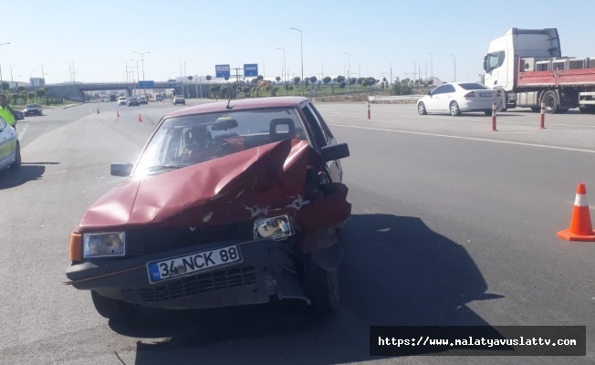 Malatya'da İki Otomobil Çarpıştı: 2 Yaralı