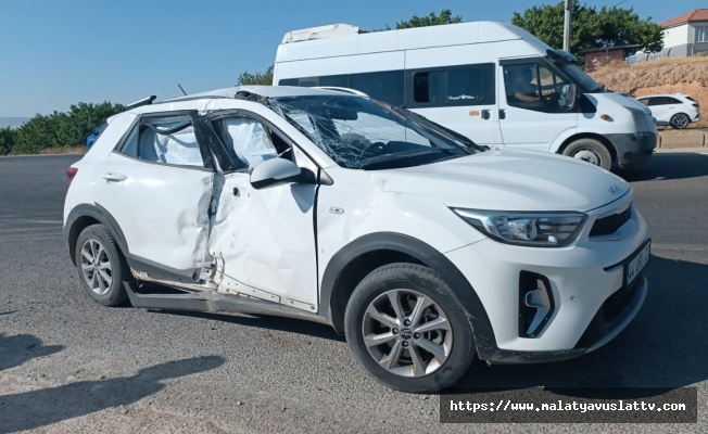 Malatya'da Otomobil İle Motosiklet Çarpıştı: 1 Ağır Yaralı
