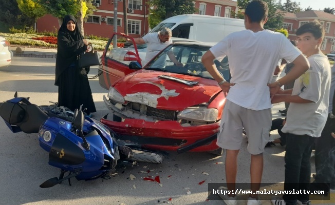 Malatya'da Otomobil İle Motosiklet Çarpıştı: 1 Yaralı