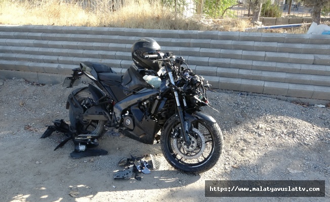 Servis Aracına Çarpan Motosiklet Sürücüsü Ağır Yaralandı