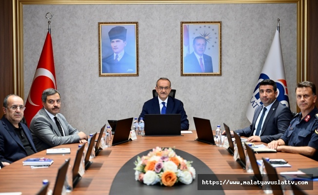 Vali Bu Seferde Öğrenciler İçin Masaya Oturdu