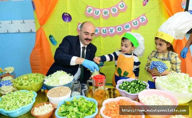 Kaymakam Çocuklarla Turşu Kurdu