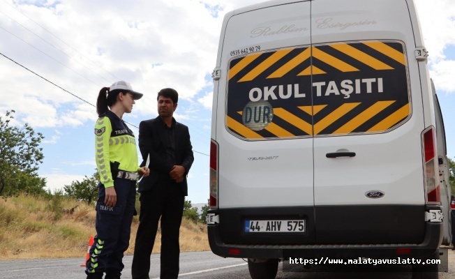 Okullarda Trafik Tedbirleri Ve Servis Araçları Denetlendi