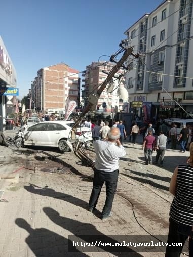 Paşaköşkü'nde hafriyat kamyonu ortalığı savaş alanına çevirdi