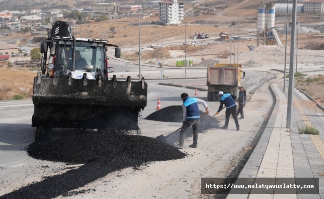 Battalgazi Belediyesi Çamurlu Mahallesi’nde Asfalt Yama Çalışması Yaptı
