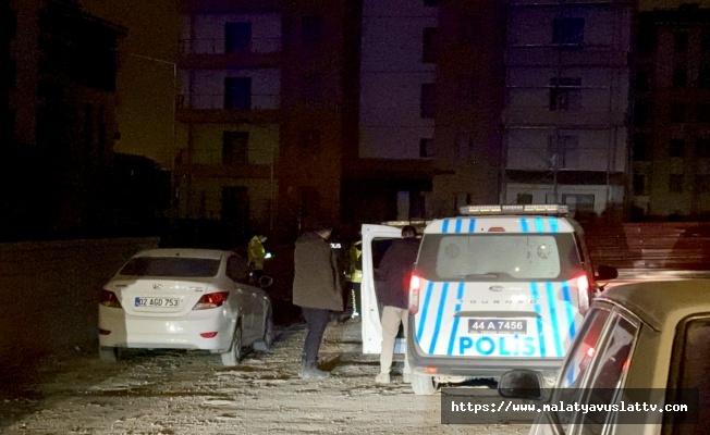 Polisten Kaçan Ehliyetsiz Sürücü Duvara Çarparak Yaralandı