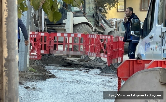 Malatya’da İçme Suyu Hattı Patladı, Sokaklar Sular Altında Kaldı