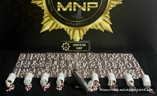 Sokak Satıcılarına Yönelik Operasyonda Sentetik Ecza ve Tabanca Ele Geçirildi