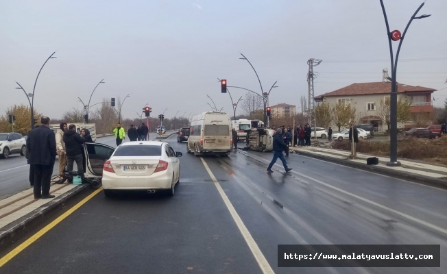 Topsöğüt’te Zincirleme Kaza; 5 Yaralı