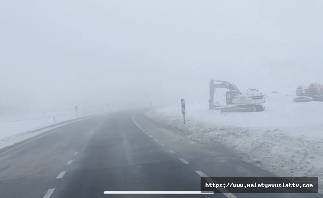 Ana Güzergâhlarda Kar Ve Tipi Nedeniyle Trafik Kısıtlandı