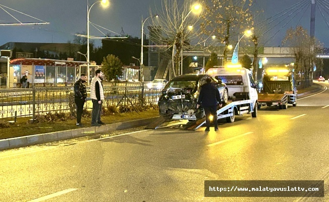 Çevreyolunda İki Otomobil Çarpıştı